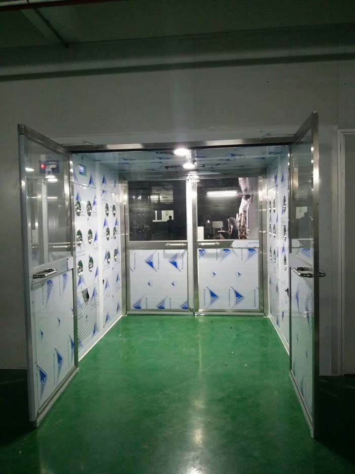 货淋室安装中