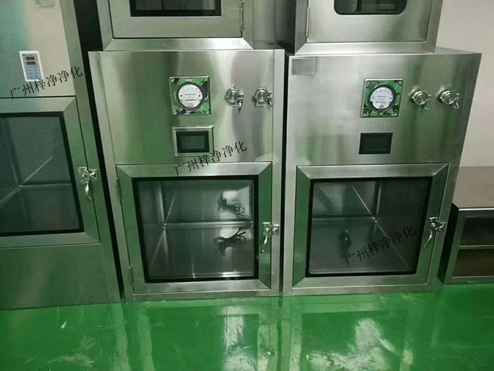 层流传递窗适用于需要隔离不同洁净度级别的房间，如洁净室与普通房间之间的连接、不同洁净度级别洁净室之间的连接等。