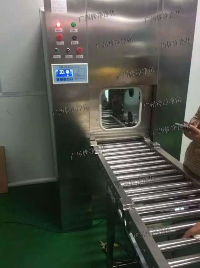 输送线风淋传递窗与输送线货淋室是洁净室中用于物品传递和空气净化的关键设备。