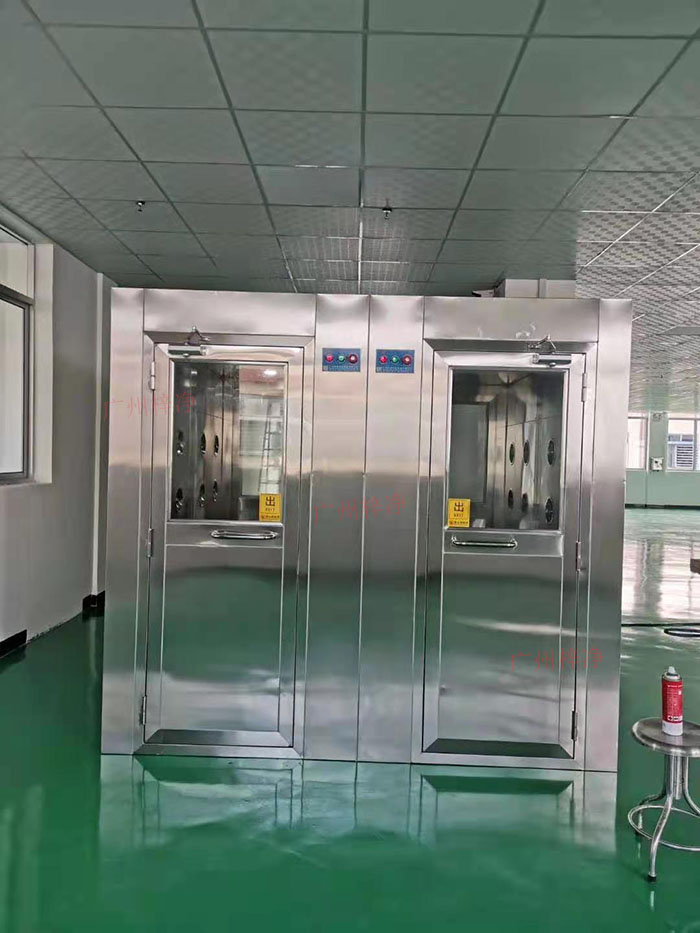 洁净室风淋室安装现场实拍图