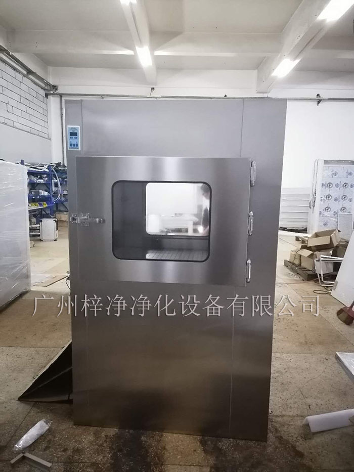 风淋传递窗是洁净室中常用的设备