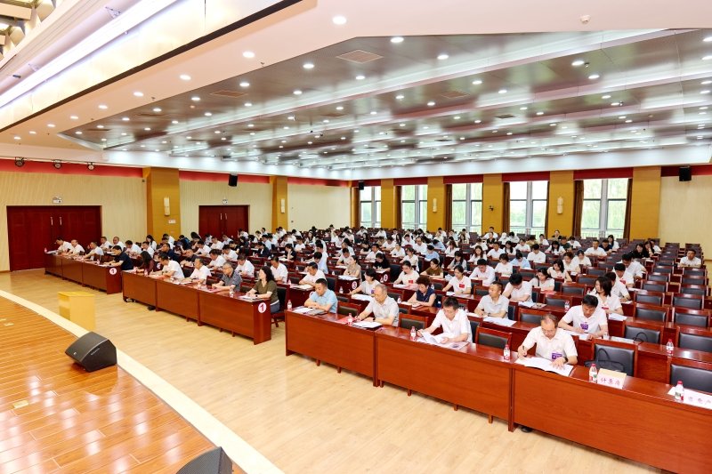 省直机关团工委书记袁洁出席并致辞
