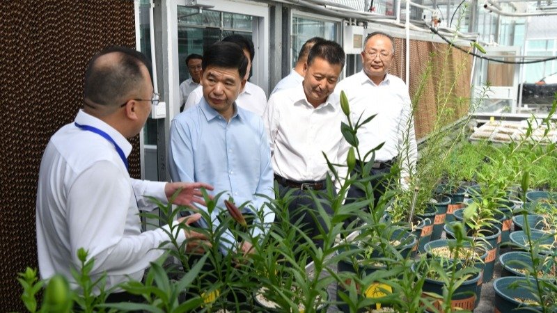 省委副书记石谋军莅临省农科院调研指导